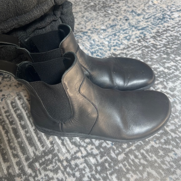 Vivobarefoot Gobi Chelsea EU 39 - 8 US normally - Picture 7 of 9